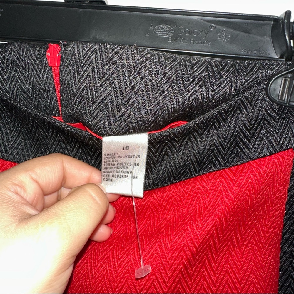 🌷5/$20 Women’s Red/Black Skirt - Picture 2 of 6